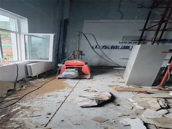 坡心镇地基基础下沉墙体裂缝加固注浆顶升施工