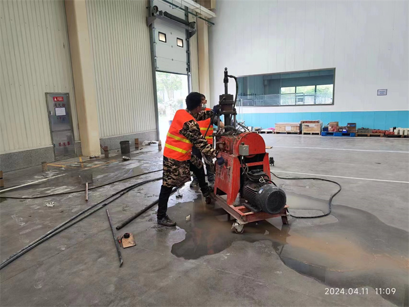 坡心镇厂房地面下沉塌陷注浆加固施工